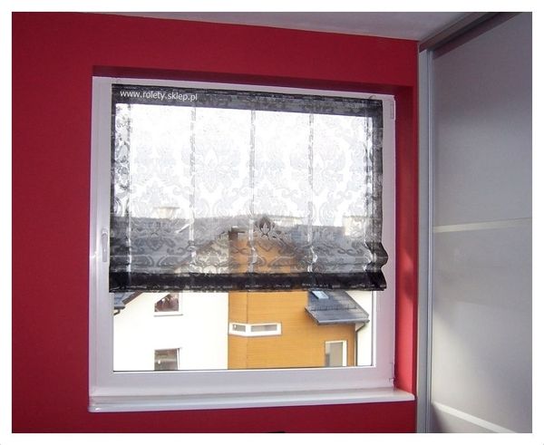 Roleta Rzymska na ramie okiennej 