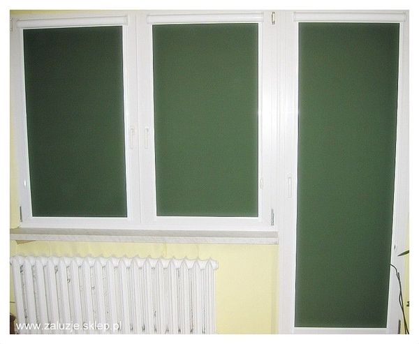 Zaciemniające rolety w kasecie z prowadnicami 