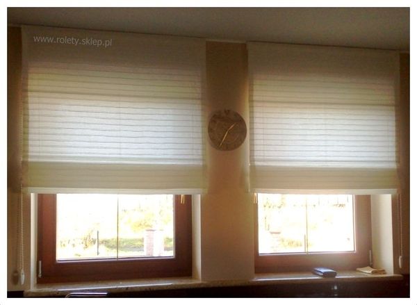 Kremowe Rolety Rzymskie ( montaż naścienny)