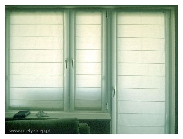 Montaż rolet rzymskich na ramie okiennej