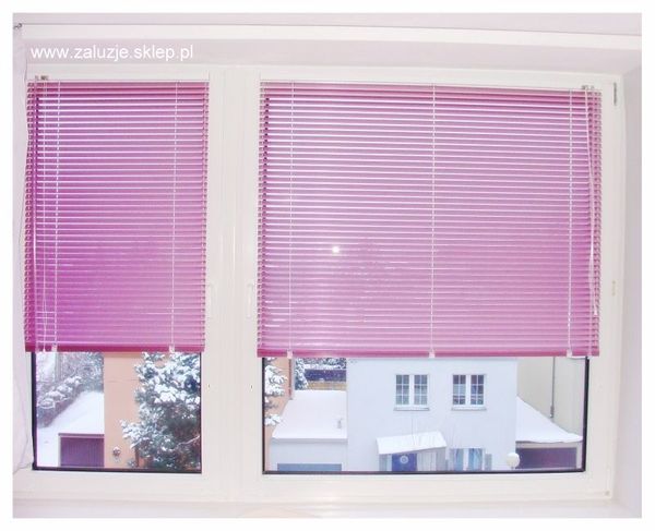 Aluminiowe poziome żaluzje okienne fioletowe