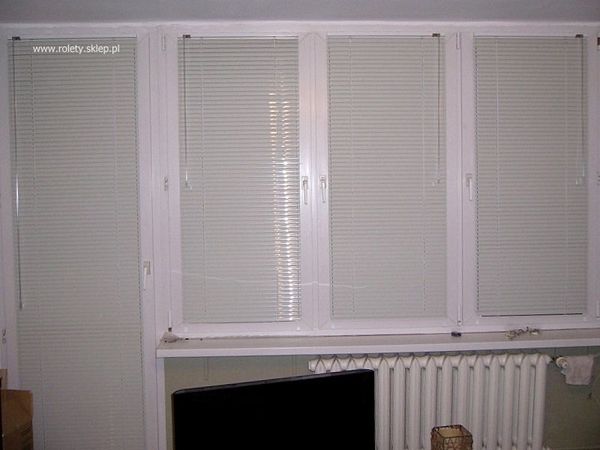 Kremowe żaluzje poziome 25mm - montaż bezinwazyjny