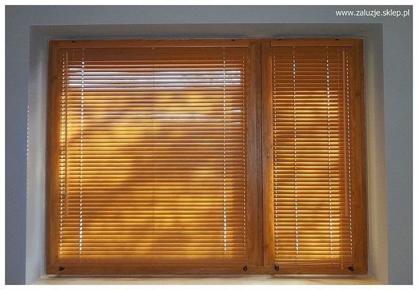 żaluzje drewniane, Basswood, regulacja światła, ożywienie wnętrza, Akces.
