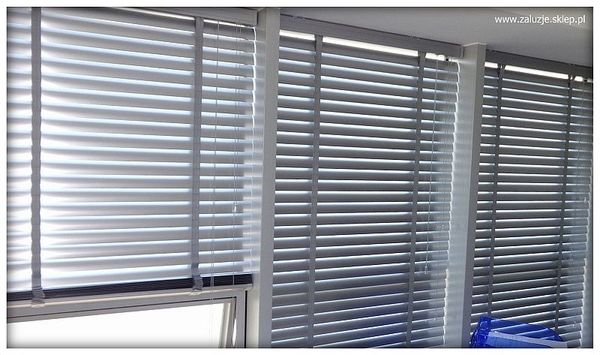 Żaluzje aluminiowe szerokie pióro