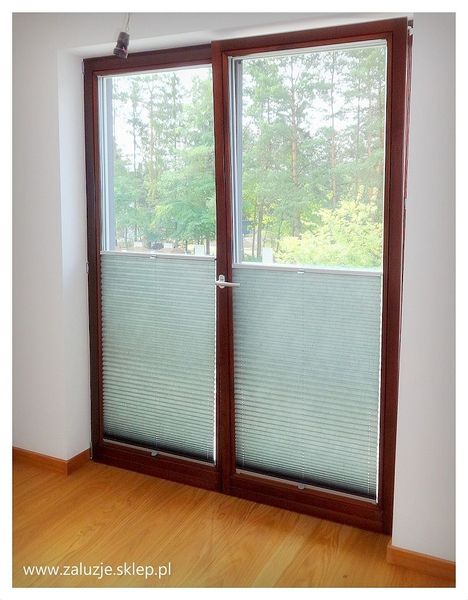 Szare plisy na balkon
