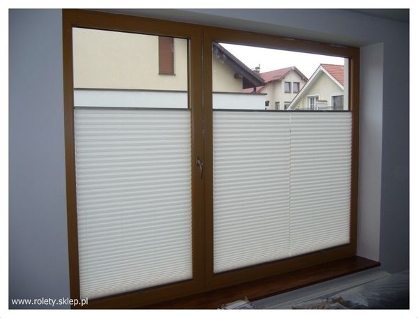 Plisy okienne Akces w Katowicach, oferujące elegancki design i precyzyjną kontrolę światła.