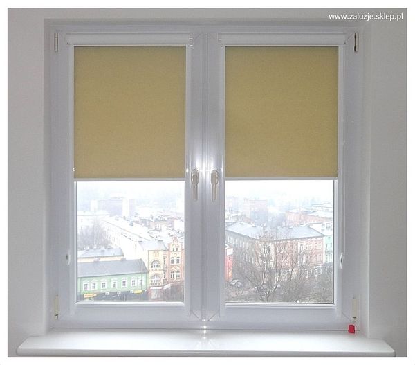 Materiałowe kremowe rolety