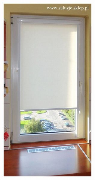 Biała roleta do kuchni