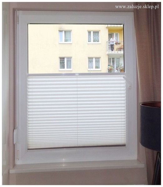 Biała plisa na okno