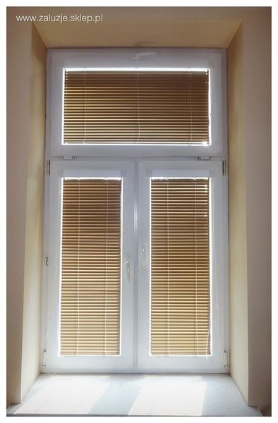 Żaluzje aluminiowe, przyszybowe, kontrola światła, nowoczesne, eleganckie, charakter, jakość, funkcjonalność, wnętrza.