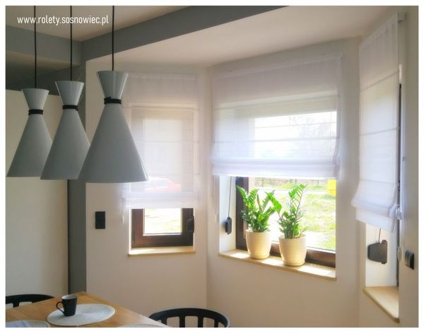 Kuchenne rolety rzymskie Akces - funkcjonalność i styl dla Twojej kuchni. Skuteczne zasłonięcie i dodatkowy urok.