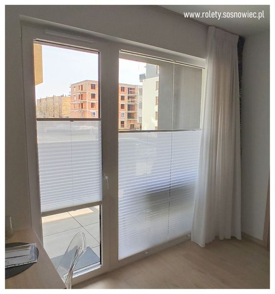 Plisy okienne dostosowane do każdego wnętrza od ROLETY AKCES.
