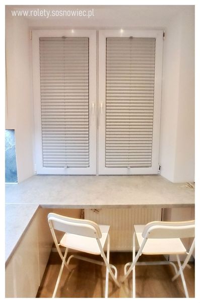 Żaluzje plisowane Akces Sosnowiec to eleganckie i funkcjonalne rozwiązanie do każdego wnętrza, oferujące wyjątkową kontrolę nad światłem i prywatnością.