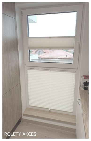 Plisy to idealne dopasowanie do nowoczesnych okien PCV: funkcjonalność, regulacja światła i prywatność, harmonia z estetyką wnętrza.