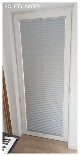 Termoizolacyjna plisa okienna, idealna do drzwi balkonowych.