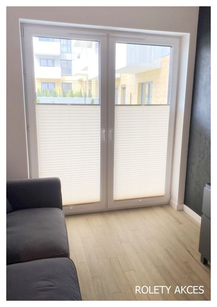 Plisy okienne idealnie pasujące do drzwi balkonowych z nawiewnikami.