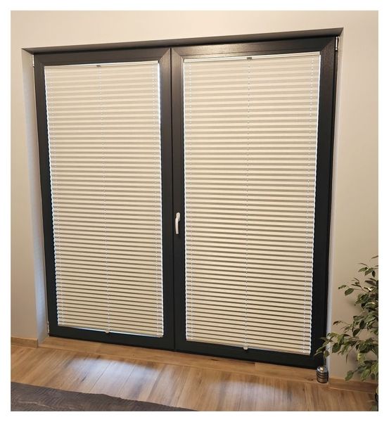 Plisy blackout na drzwi balkonowe.