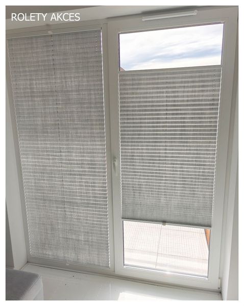 Szare plisy okienne ROLETY AKCES - elegancja i funkcjonalność do drzwi tarasowych.