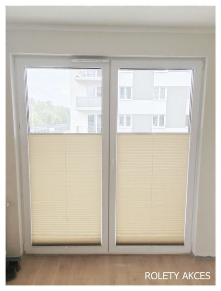 Możliwość regulacji światła poprzez podnoszenie i opuszczanie plis