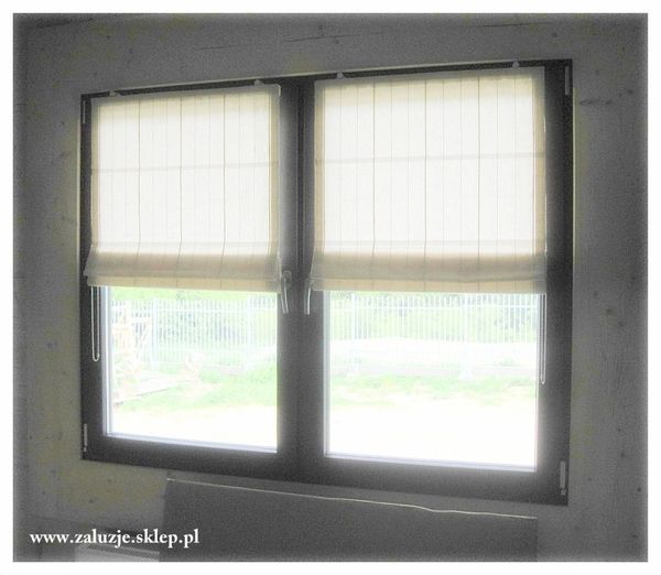 Rolety na ramie okiennej 