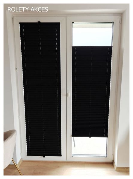 Czarne Plisy na Drzwiach Balkonowych – Elegancja i Funkcjonalność