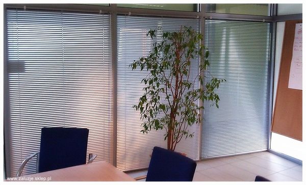Żaluzje z aluminium o szerokości lameli 50mm