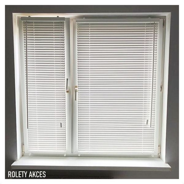 Białe żaluzje aluminiowe – funkcjonalne osłony do każdego wnętrza | ROLETY AKCES  